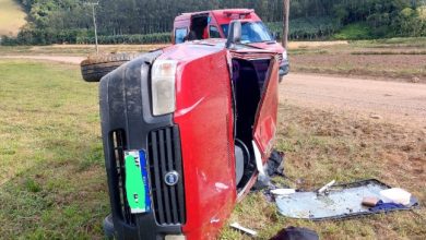 Dois menores e motorista são levados ao hospital após capotamento em Rodeio