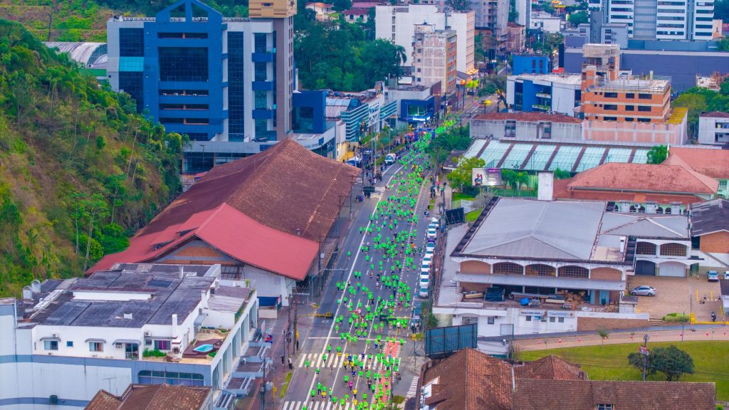 Corrida CDL Blumenau 2025 reúne 1.200 inscritos e confirma sucesso entre os principais eventos esportivos da cidade
