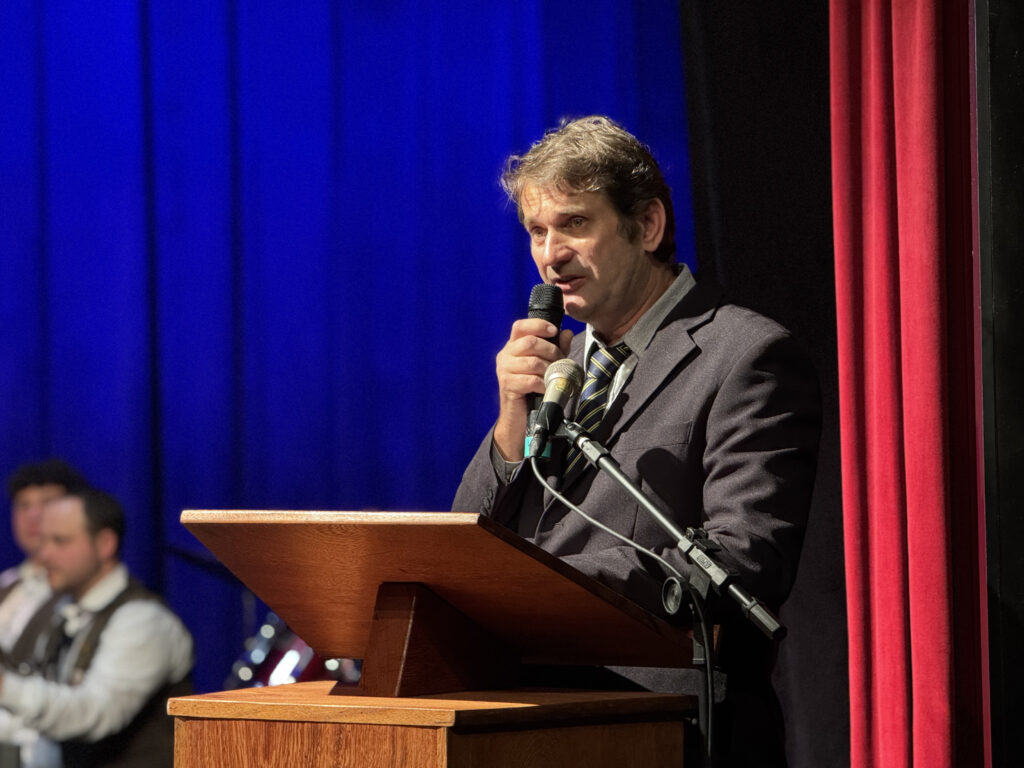 Com estudantes de 15 escolas, Timbó diplomou nova legislatura do Parlamento Jovem