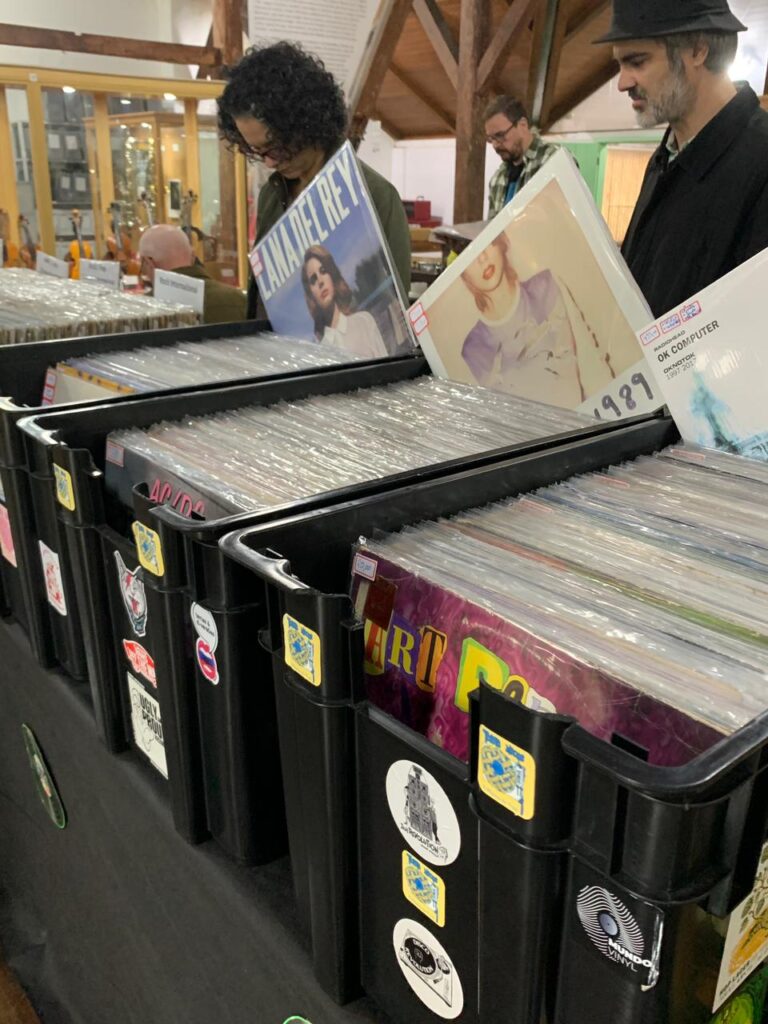 Tarde do Rock e Feira do Vinil retornam ao Museu da Música de Timbó neste sábado