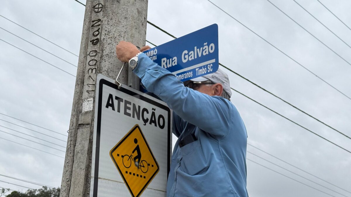 Timbó inicia substituição das placas de ruas com inclusão de CEPs
