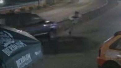 Quase tragédia: carro invade acostamento e ciclista se salva por segundos em Timbó