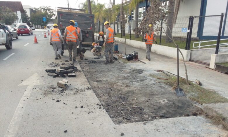 Operação tapa-buraco: Samae intensifica reparos nos bairros de Timbó