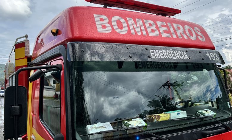 Mulher é morta a facadas pelo companheiro em Rodeio