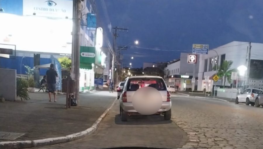 “É algo rotineiro”, diz motorista sobre carros estacionados na ciclovia em Timbó