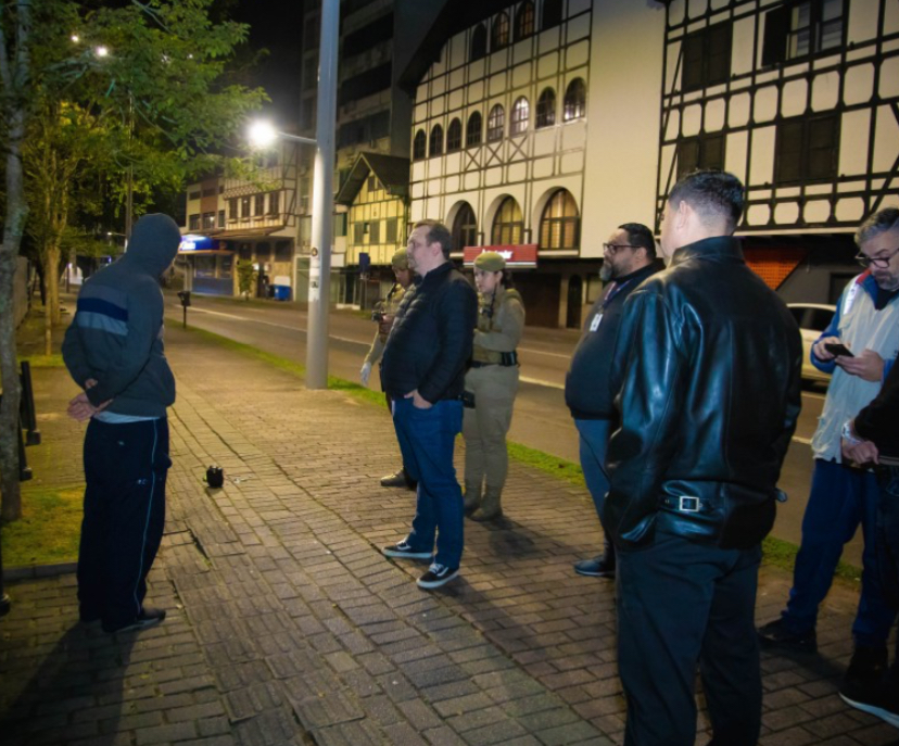 Prefeitura de Blumenau reforça atendimento à população em situação de rua nas regiões Central e Norte