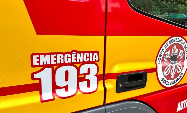 Jovem de 20 anos é atropelado por carro enquanto andava de bicicleta no Centro de Timbó
