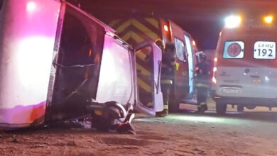 Capotamento na BR-470 em Ascurra deixa pai e filho feridos