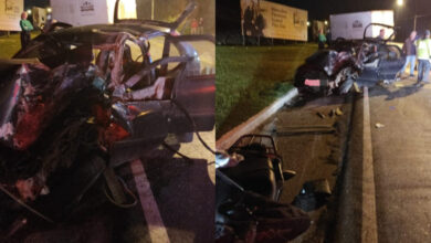 Colisão entre 3 veículos, em Brusque, termina com fratura exposta, encarceramento e ferimento no rosto