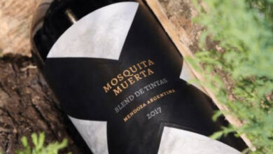 Homem é preso após furtar garrafa de vinho de quase R$ 200 em supermercado de Timbó