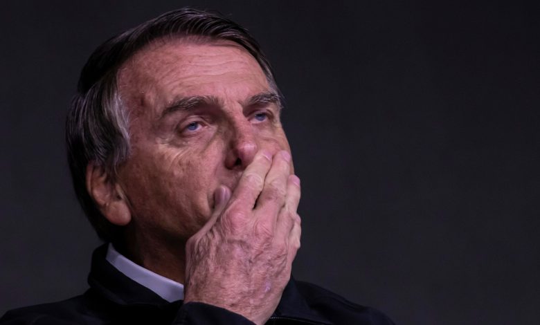 Tornozeleira impede viagem de Bolsonaro a SC e impõe novas restrições