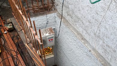 Homem cai de telhado e fica empalado em cerca metálica em Rio do Sul