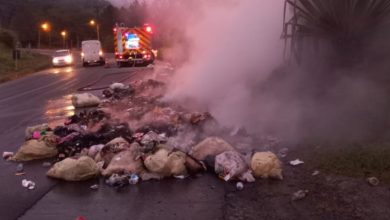 Incêndio atinge carga de recicláveis em caminhão em Pomerode