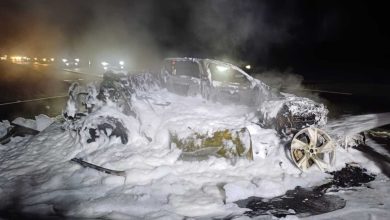 Jaguar pega fogo após colisão com caminhão em Guaramirim