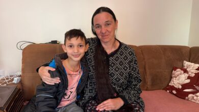 Após quebrar 10 costelas, perder o marido e com os 3 filhos pequenos lesionados, mulher pede ajuda em Timbó