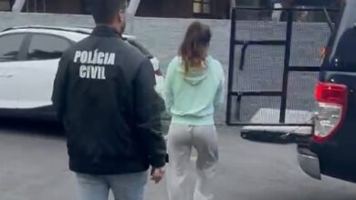 Flagrante: Mulher é presa em Blumenau com cartas ligadas ao crime organizado e drogas