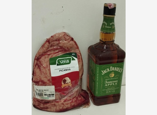Homem é preso por furtar picanha e uísque em supermercado de Blumenau