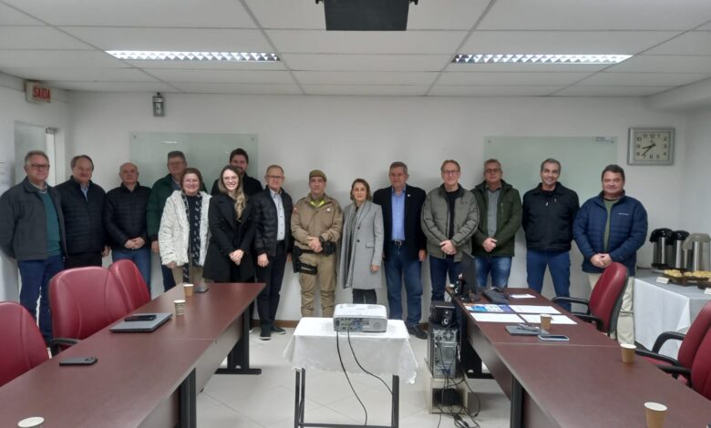 ACIMVI recebe comandante da PM, que propõe ampliação do monitoramento por câmeras em Timbó