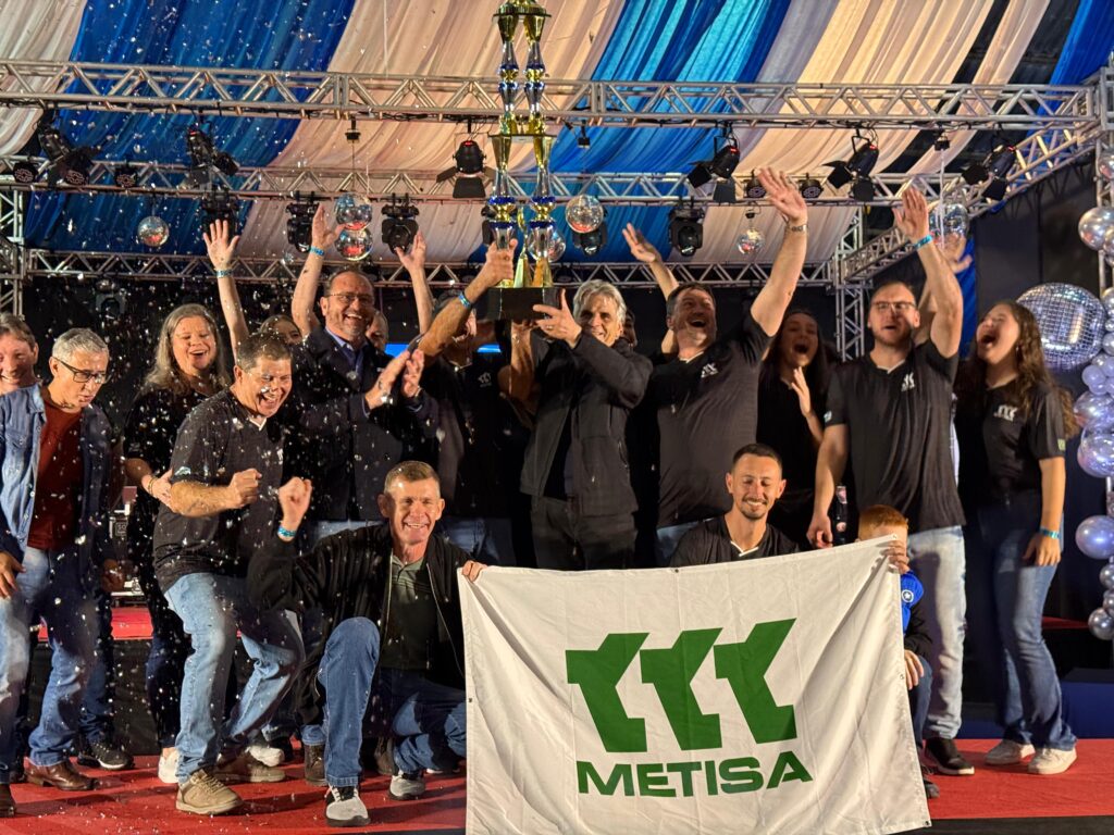 Na festa de encerramento da 34ª OEE, Thaina Moreto é eleita Garota Olimpíada e Metisa conquista o título de campeã geral