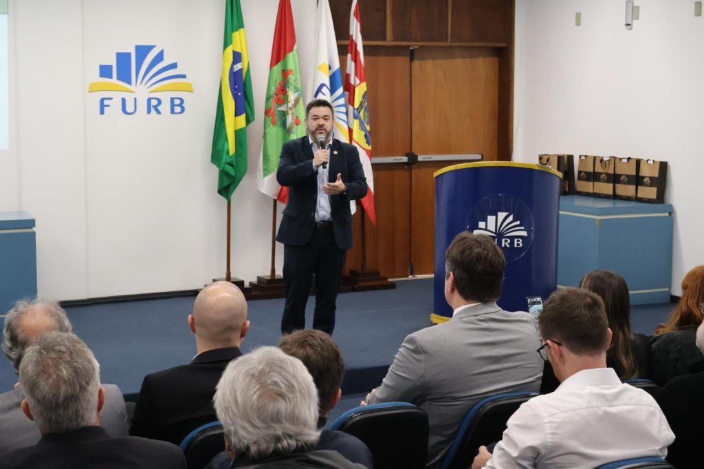 Laboratório da Furb recebe R$ 2,4 milhões do Estado; estrutura vai monitorar combustíveis e impactos ambientais