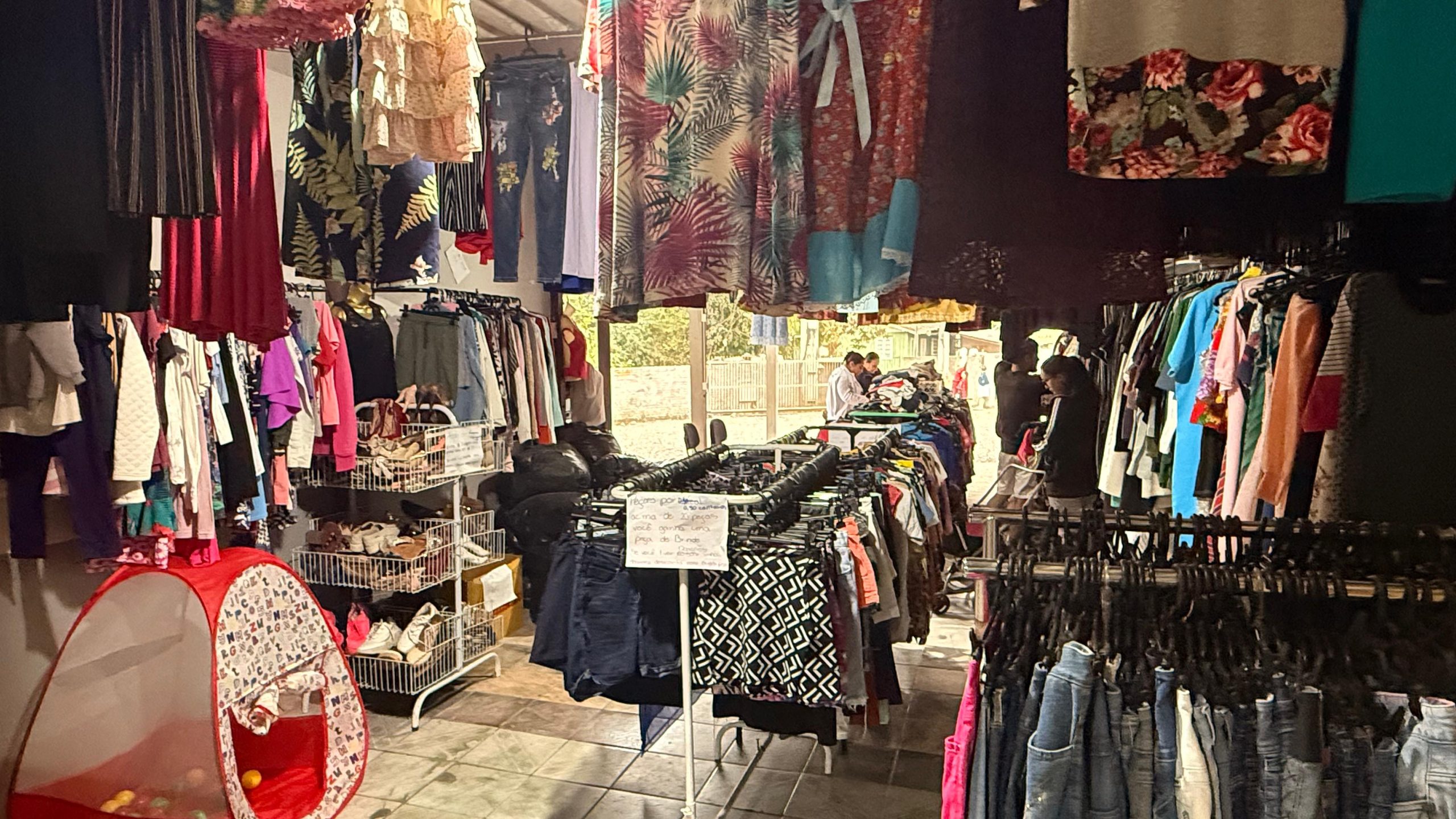 Projeto social em Indaial realiza bazar solidário em prol de famílias em situação de vulnerabilidade