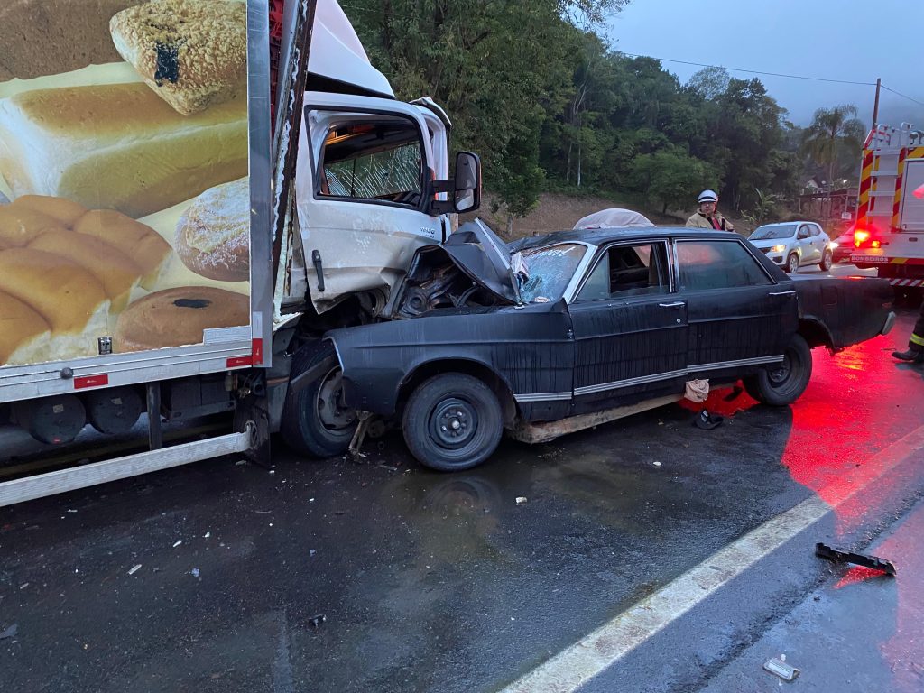 Mãe, filha e neta morrem em grave acidente na BR-470, em Apiúna