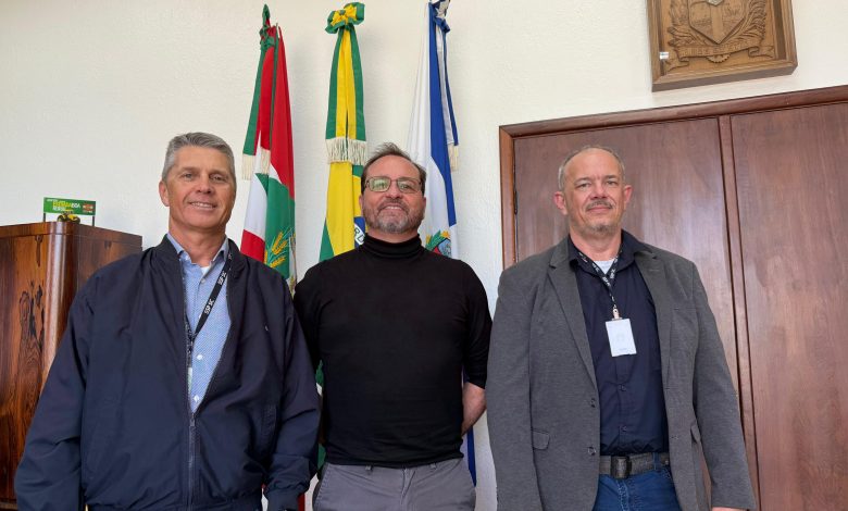 Secretário de Segurança visita Timbó; município deve receber novos investimentos em tecnologia