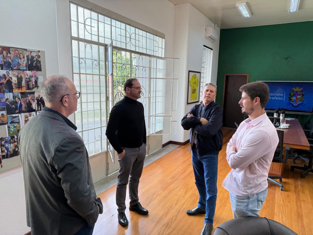 Secretário de Segurança visita Timbó; município deve receber novos investimentos em tecnologia