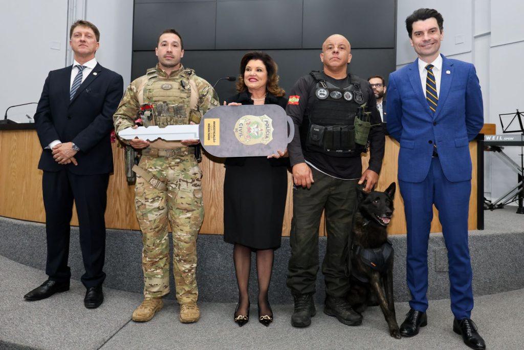 Nos 213 anos da Polícia Civil, SC anuncia R$ 55 milhões em investimentos; coletes, armas, viaturas e digitalização estão entre as ações