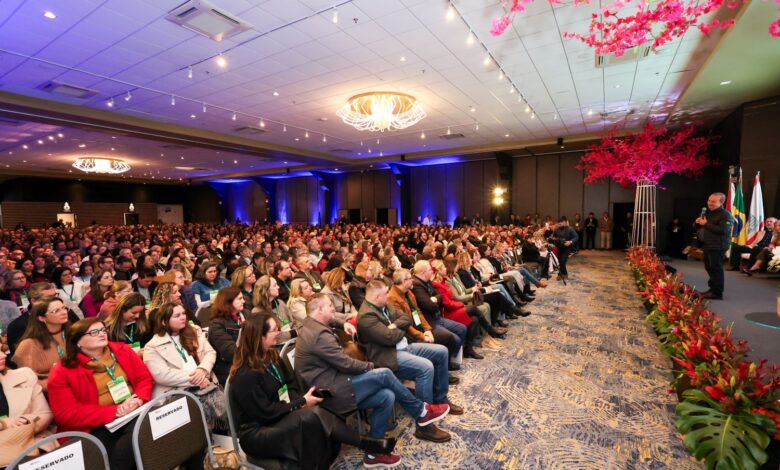 Santa Catarina lança programa para elevar qualidade da educação e reúne gestores escolares em evento estadual