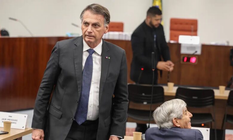 PGR aponta Bolsonaro como líder de organização criminosa e pede sua condenação ao STF