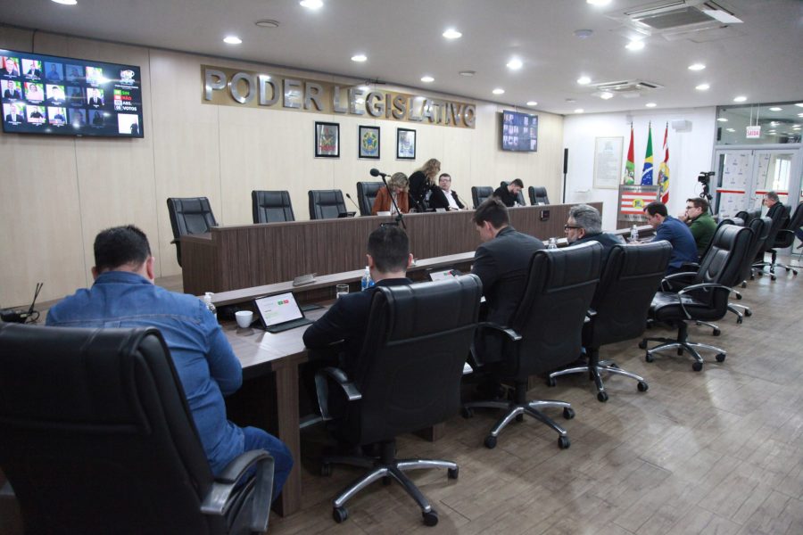 Câmara de Blumenau aprova reformas no calendário orçamentário e fortalece a proteção animal