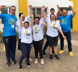 Heróis das águas e das quadras: Atletas da APAE Indaial brilham em olimpíada estadual