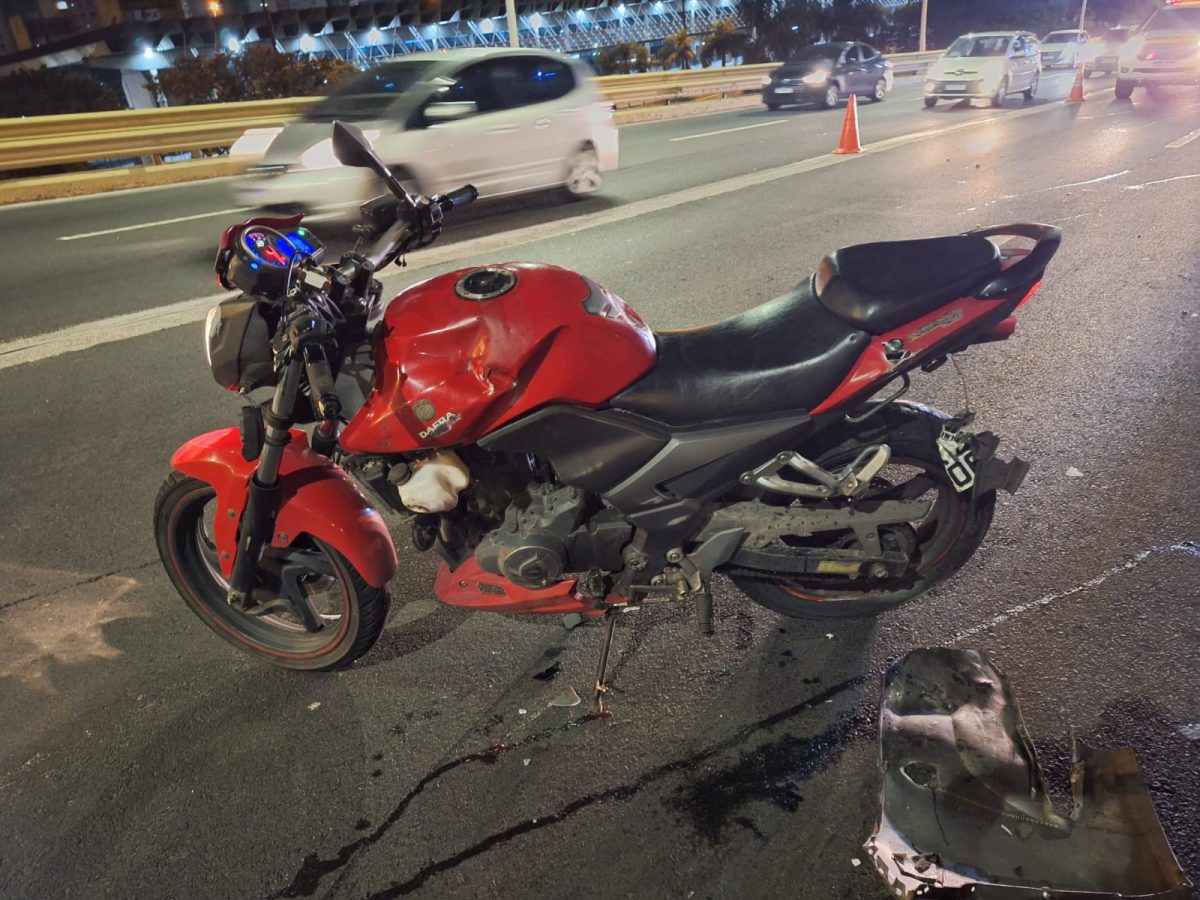 Motociclista morre ao ser arremessado da ponte Colombo Salles, em Florianópolis, após colisão