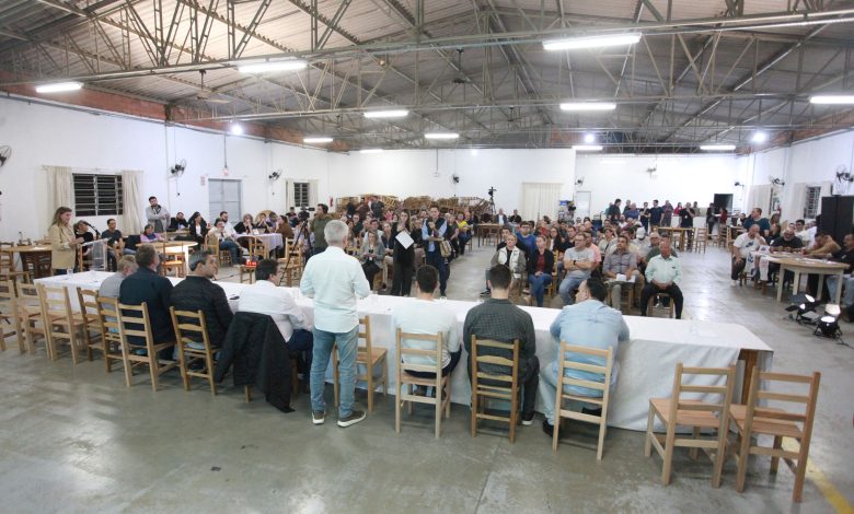 Câmara leva sessão itinerante à Itoupava Central, entrega obras de pavimentação e ouve reivindicações da comunidade