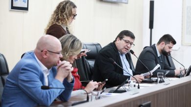 Vereadores de Blumenau pedem esclarecimentos sobre lotação e benefícios de servidor público