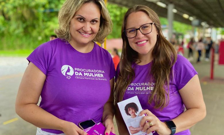 Procuradoria da Mulher de Blumenau completa 4 anos com ação na Rua XV