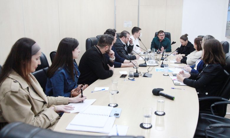 Câmara de Blumenau articula ações para fortalecer saúde mental de estudantes