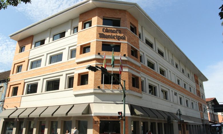 Câmara cobra Prefeitura de Blumenau por repasses atrasados