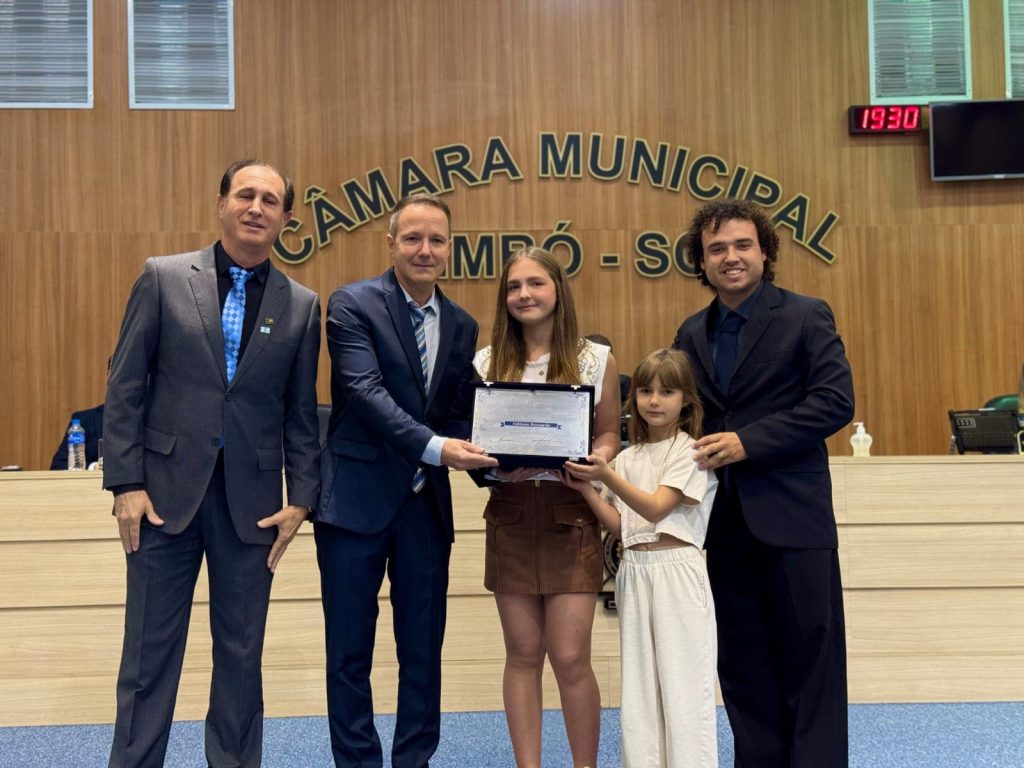 Fabiano Busnardo, da Unifique, recebe o título de Cidadão Honorário de Timbó