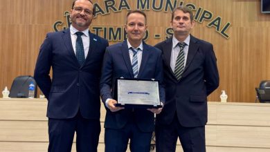 Fabiano Busnardo, da Unifique, recebe o título de Cidadão Honorário de Timbó