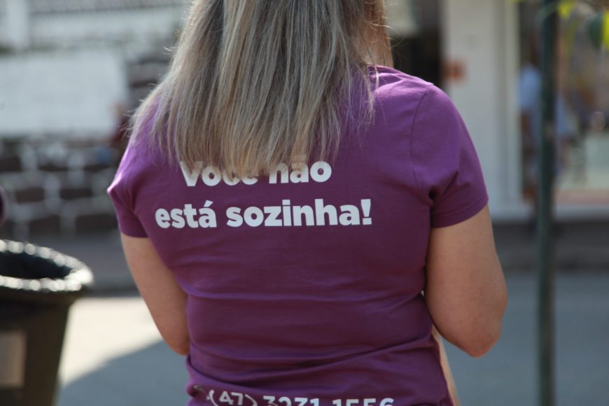 Blumenau: Procuradoria da Mulher celebra quatro anos com ação de conscientização no centro