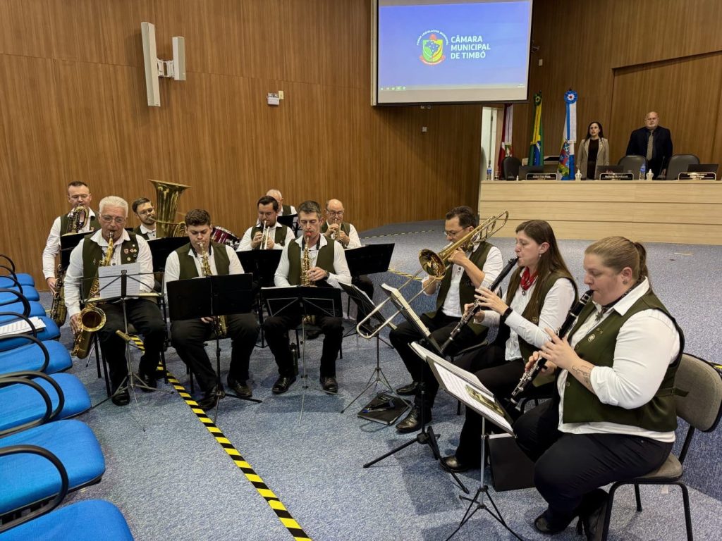 Fabiano Busnardo, da Unifique, recebe o título de Cidadão Honorário de Timbó