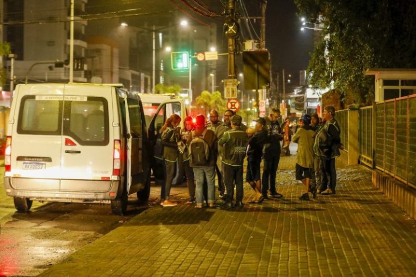 Blumenau realiza operação noturna de acolhimento a pessoas em situação de rua
