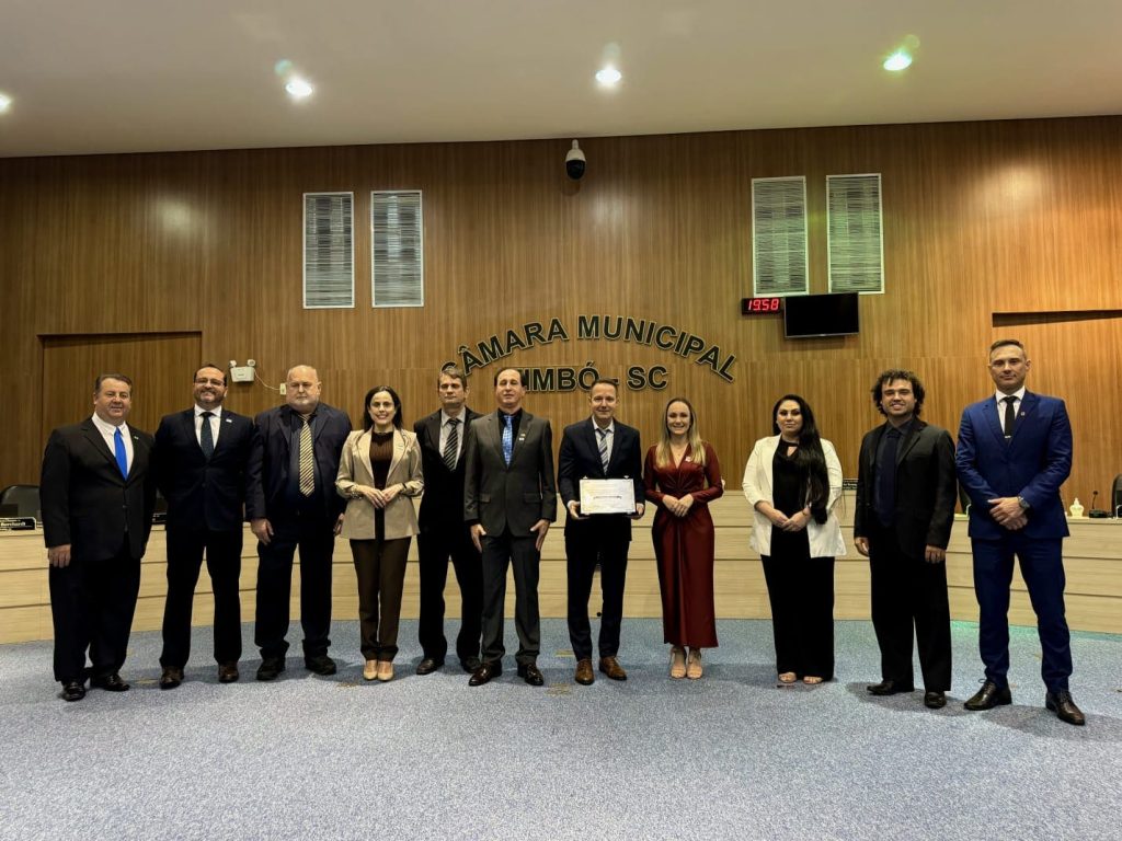 Fabiano Busnardo, da Unifique, recebe o título de Cidadão Honorário de Timbó