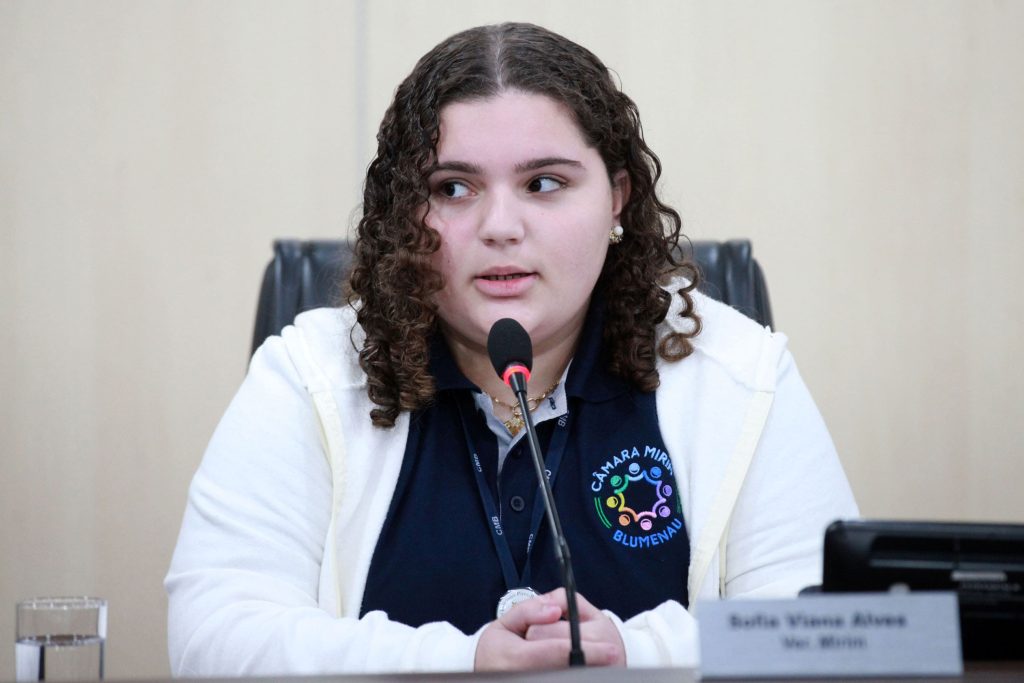 Vereadores Mirins de Blumenau realizam sessão itinerante na Escola Visconde de Taunay