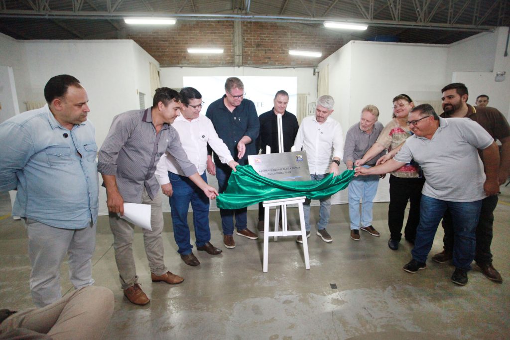 Câmara leva sessão itinerante à Itoupava Central, entrega obras de pavimentação e ouve reivindicações da comunidade