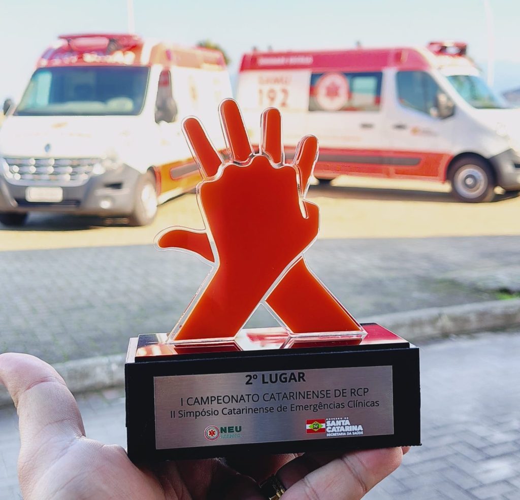 Profissionais do SAMU de Timbó brilham em competição estadual de reanimação cardiopulmonar
