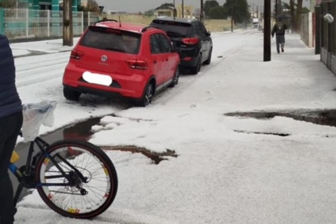 Tempestade de granizo transforma cidade em “mundo branco” e causa destruição no Paraná