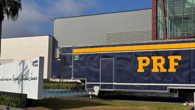 Cinema rodoviário da PRF leva educação no trânsito a escolas e famílias em Blumenau